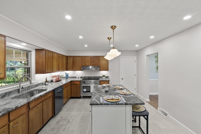 Building Photo - 521 Bryanwood Pkwy