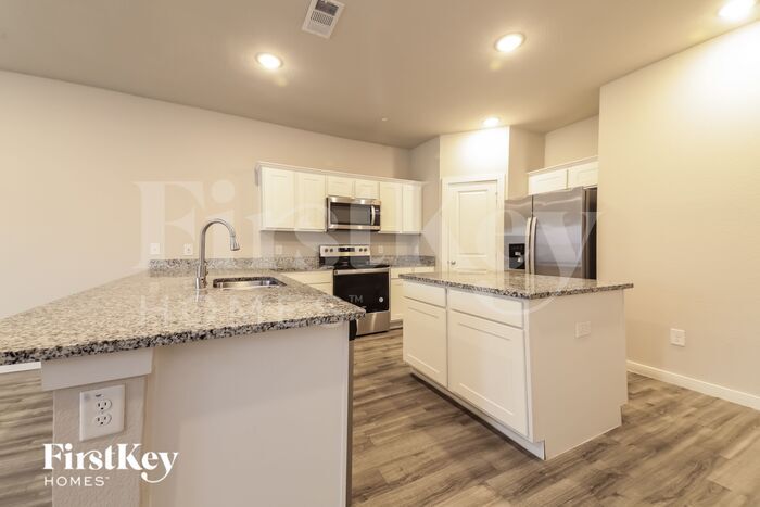 Building Photo - 605 Ava Trl
