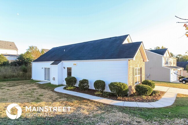 Building Photo - 2104 Lauren Woods Dr