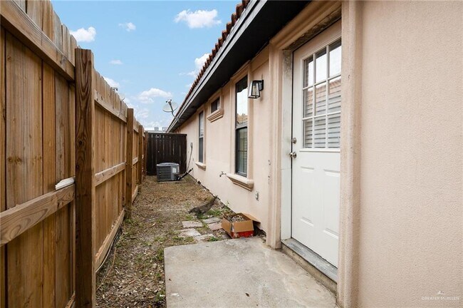 Building Photo - 13 Shasta Ave