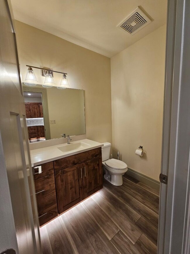 Building Photo - 876 S Lincoln Ave