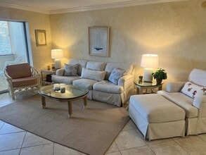 Building Photo - 1125 W Peppertree Dr