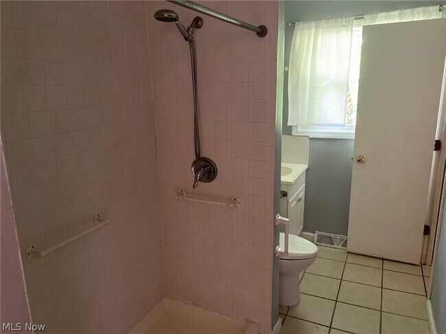 Building Photo - 4142 Sabin Dr