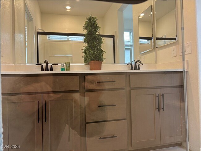 Building Photo - 1505 Little Penguin St