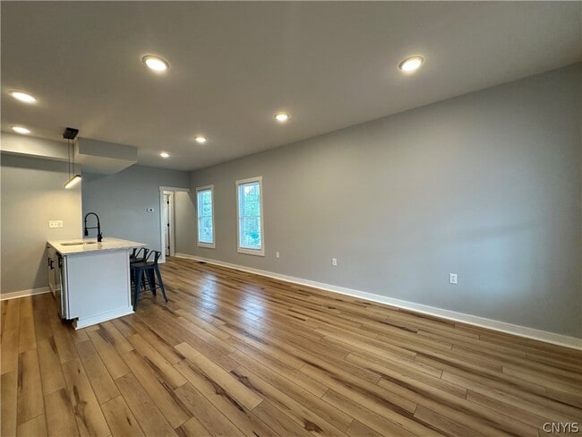 Building Photo - 128 Caroline Ave