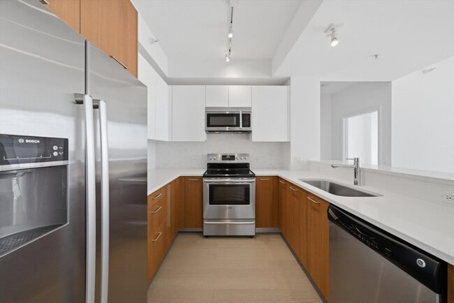 Building Photo - 1629 S Prairie Ave