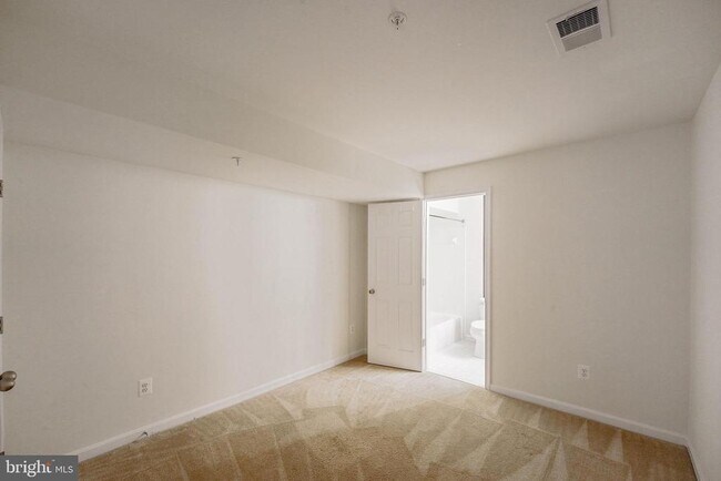 Building Photo - 3461 Eagle Ridge Dr