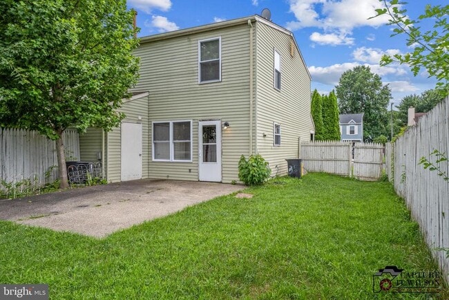 Building Photo - 365 Aldeberan Dr