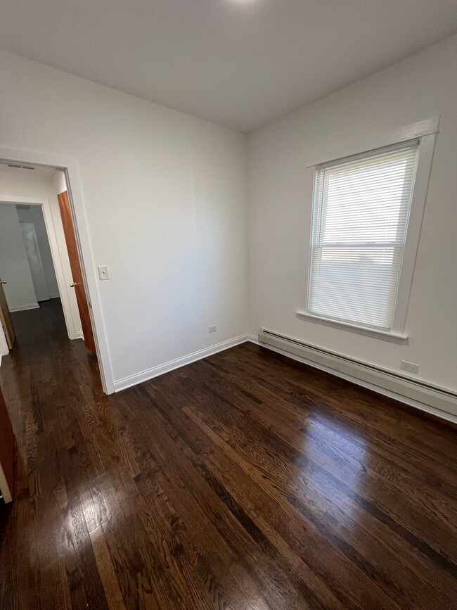 other side bedroom - 5524 N Mont Clare Ave