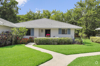 Building Photo - 825 Club Dr