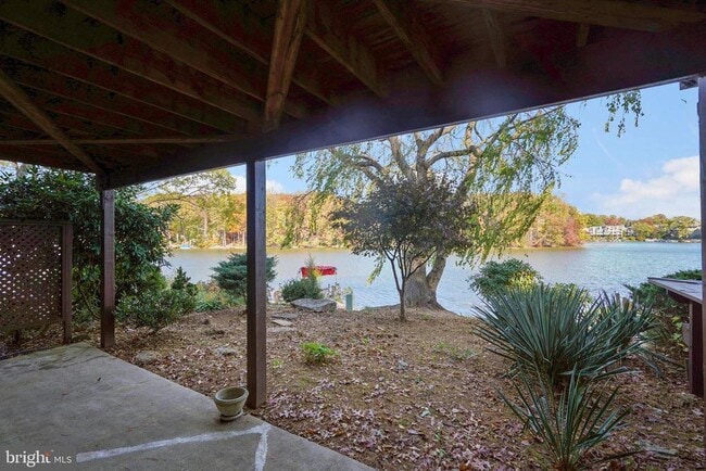 Building Photo - 2006 Lakebreeze Way