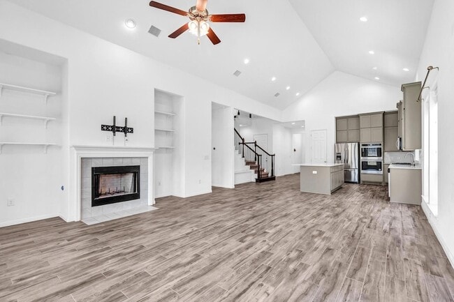 Building Photo - 2907 Zelma Dr