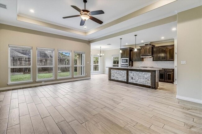 Building Photo - 6537 Paddington Dr