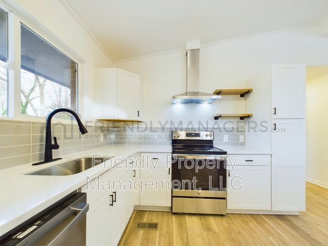 Building Photo - 304 Hobson St