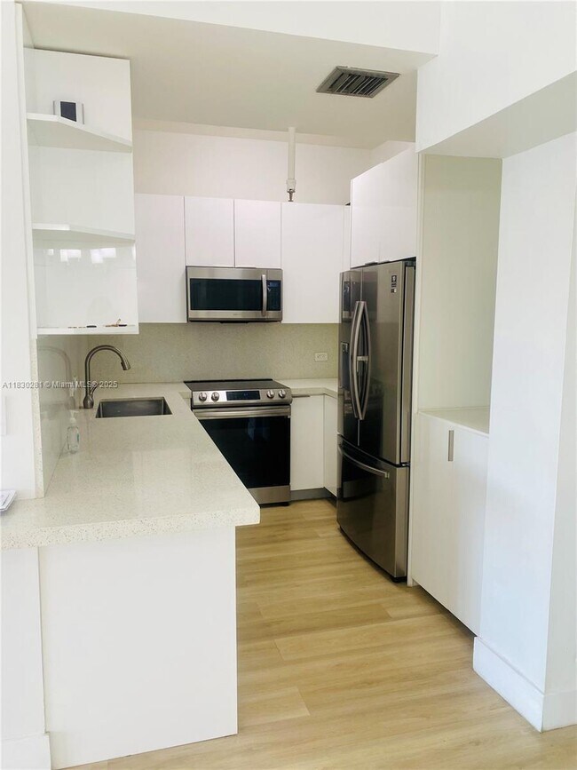 Building Photo - 20505 E Country Club Dr