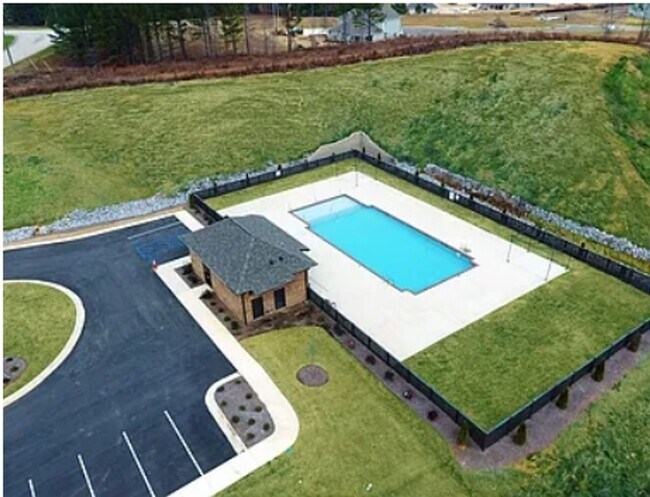 Building Photo - 224 Park Crest Run