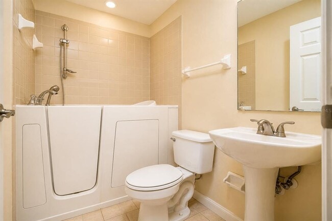 Building Photo - 357 Fairway Pointe Cir