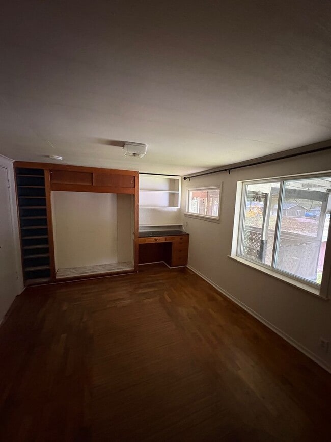 Building Photo - 00110-751/755 River RD