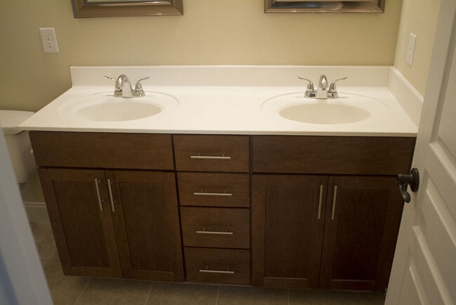 Building Photo - Spacious duplex on 9th St! Live in the heart of Old West Durham!