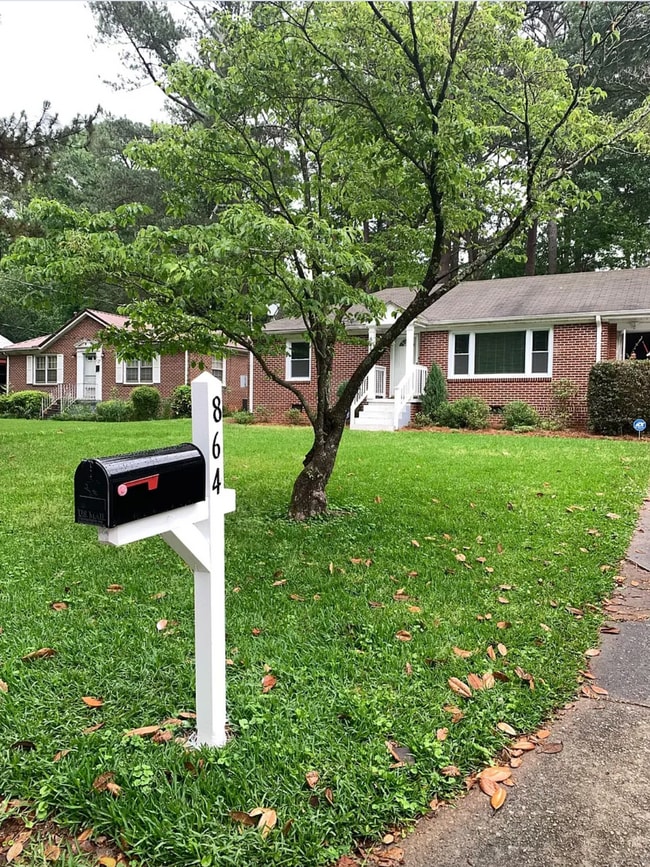 Building Photo - 864 Shadowridge Dr SE