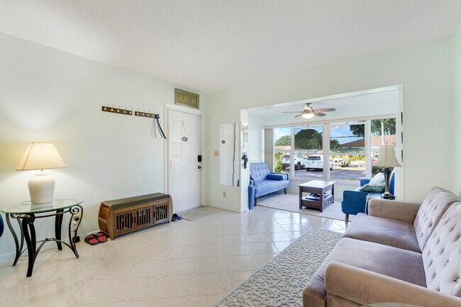 Building Photo - 4515 NW 3rd Ct