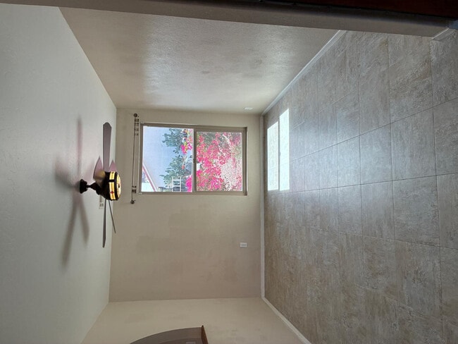 Building Photo - 5580 W Kesler St