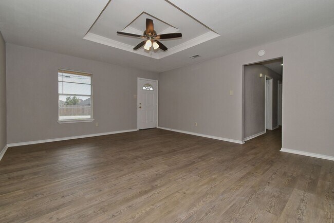 Building Photo - 4008 Templeton St