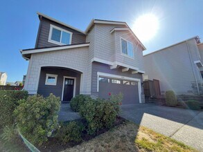 Building Photo - Spacious 4-Bedroom + Bonus Room with Modern Kitchen, Solar Panels & Private Fenced Backyard!