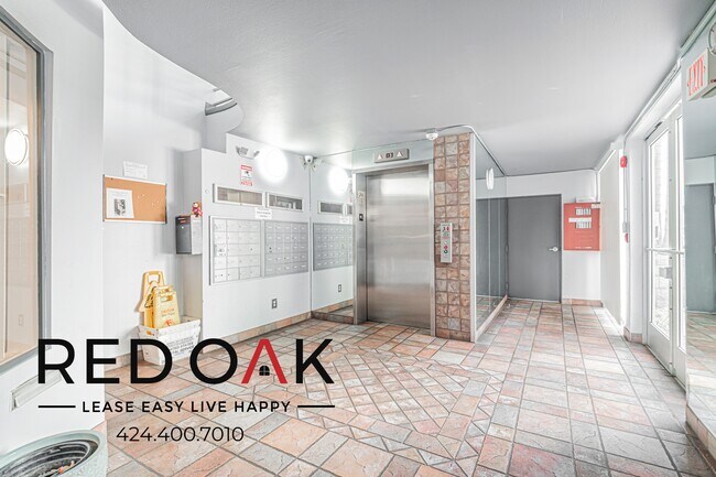 Building Photo - 6700 Franklin Pl