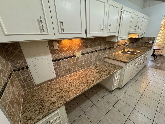 Building Photo - Great Candlewyck condo with and amazing view and lifestyle that can't be beat