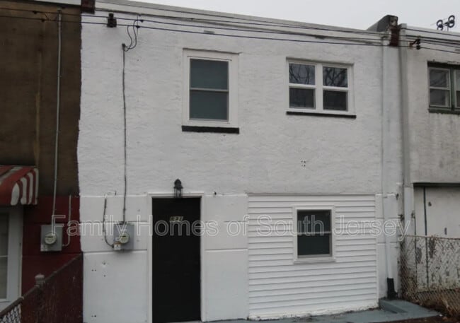 Building Photo - 831 E 27th St