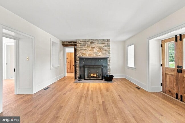 Building Photo - 5519 Hopewell Rd