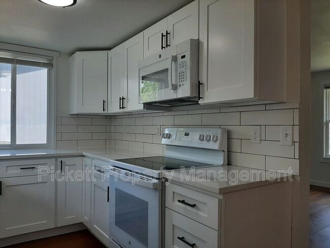 Building Photo - 212 NE Torval Canyon Rd