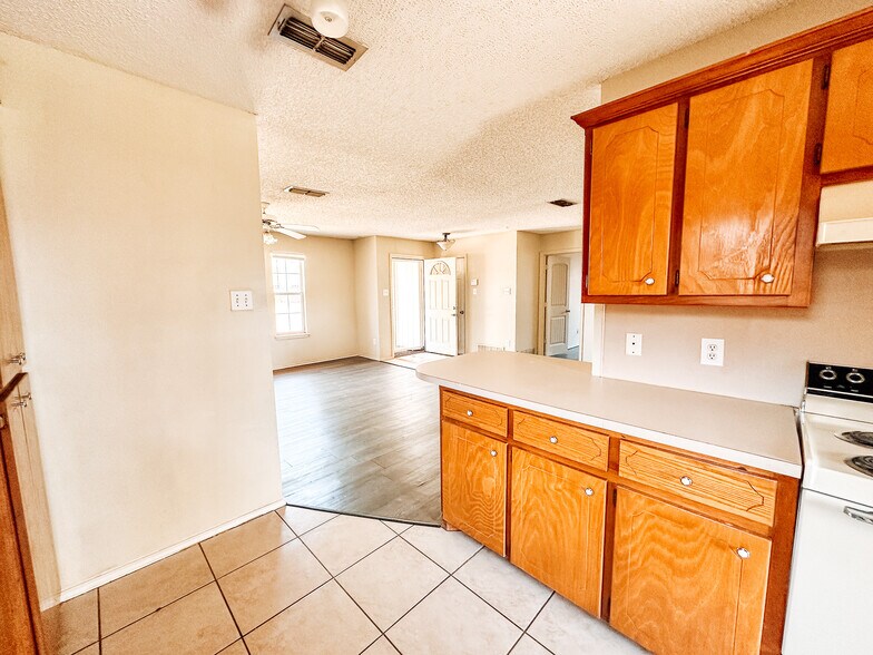 Building Photo - 6111 7th St