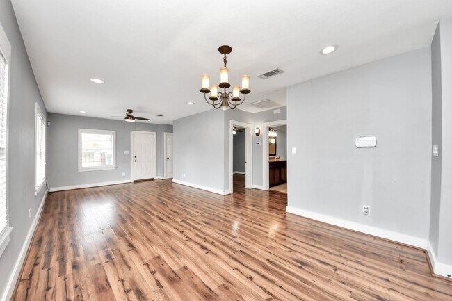 Building Photo - 2820 Holman St