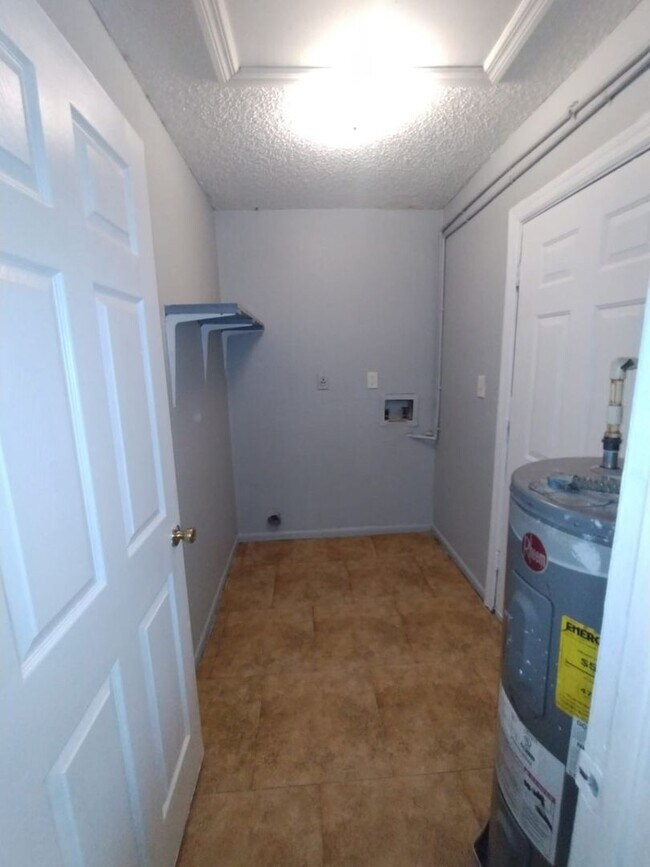 Building Photo - 2420-2422 Chestnut Woods Dr