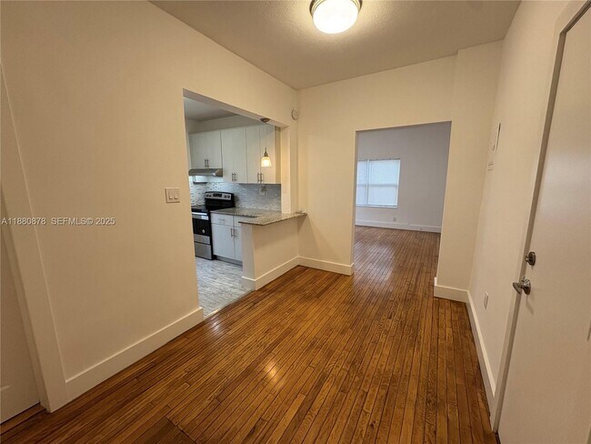 Building Photo - 3237 SW 4th St