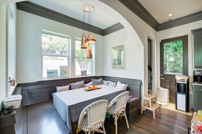 Building Photo - 5bd/3.5ba Seattle Home