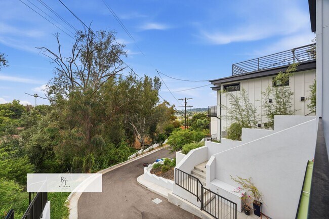 Building Photo - Luxury Modern Living with Stunning LA Skyline Views
