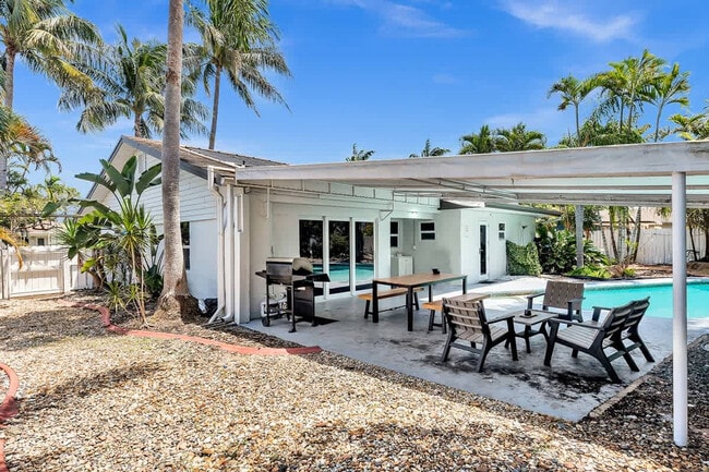 Building Photo - 1568 NE 35th St