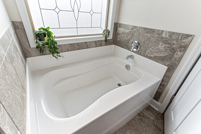 Building Photo - 130 Blue Chip Ct