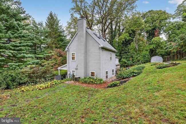 Building Photo - 829 Bryn Mawr Ave