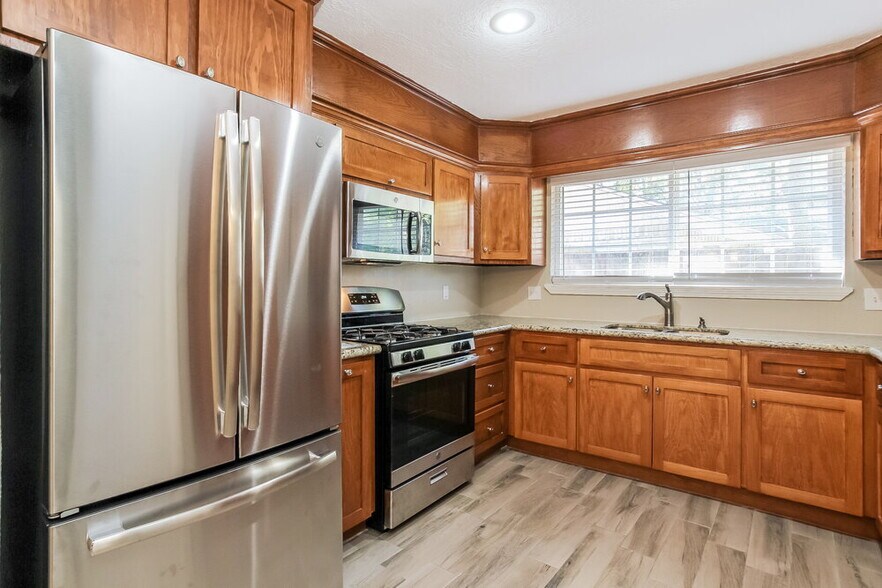 Building Photo - 10806 Clear Fork Dr