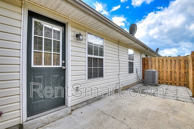 Building Photo - 330 Beech Ln