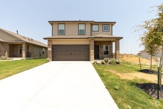 Building Photo - Like New Home, Tons of Space!!!