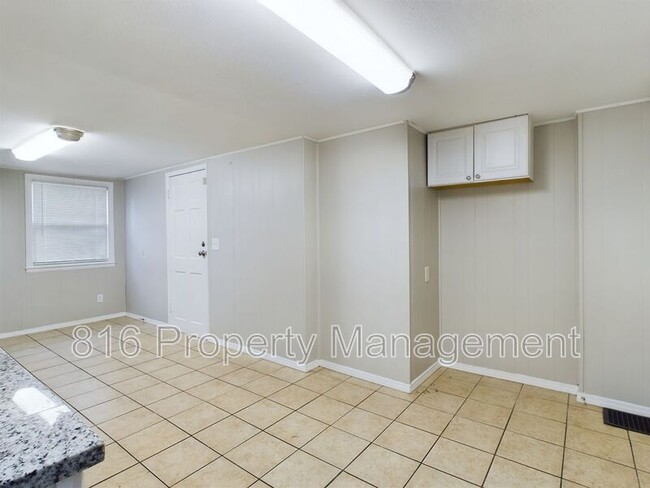 Building Photo - 3032 Elmwood Ave