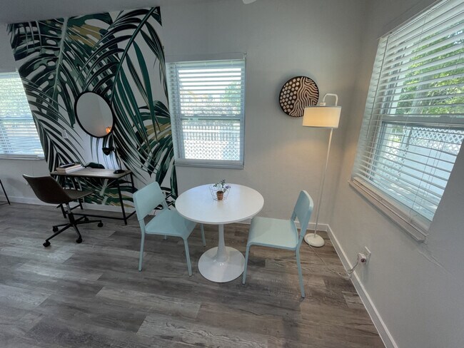 Building Photo - 522 NW 11th Ave