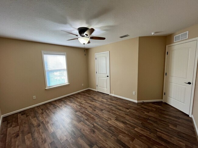 Building Photo - Beautiful Brick Home in Fortson GA!! Must ...