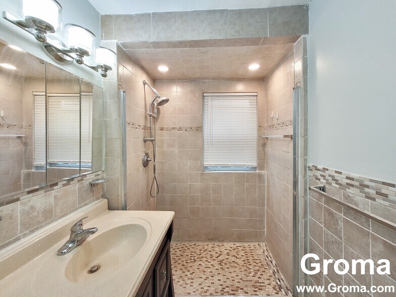 Building Photo - 17 Wachusett St