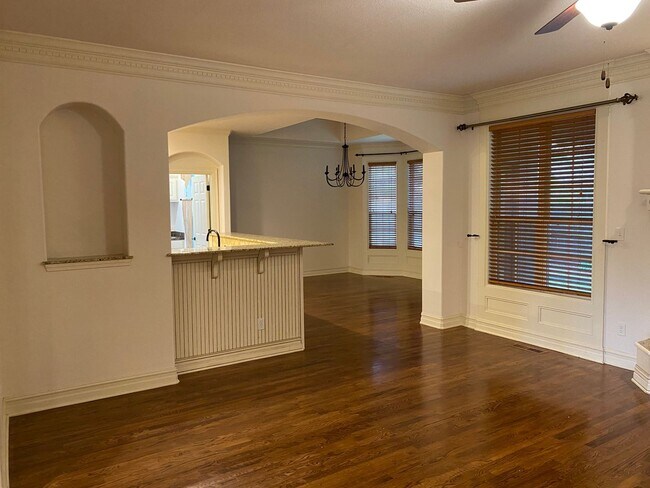 Building Photo - Lovely Stone/Stucco Home Nestled In Cul-De...